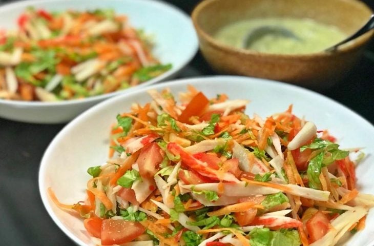 Salada fresca com kani