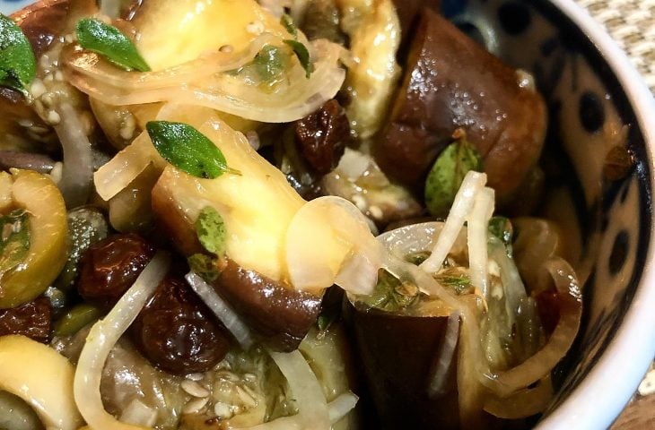Salada fresca de berinjela