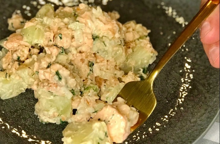 Salada fria de batata e salmão