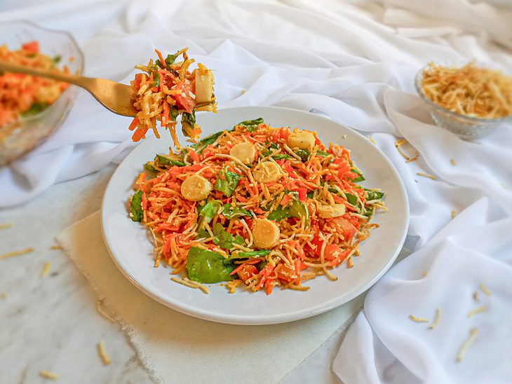 Porção da salada servida em prato individual