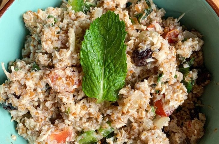 Salada marroquina com iogurte grego