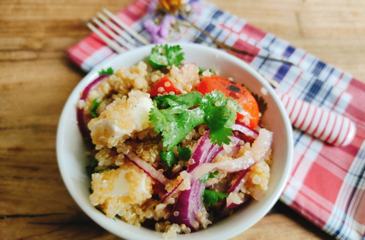 Salada mediterrânea de quinoa