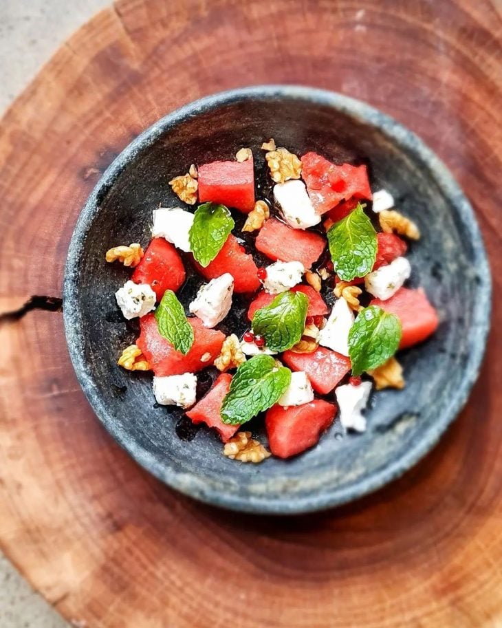 Salada refrescante de melancia