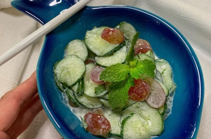 Salada refrescante de pepino