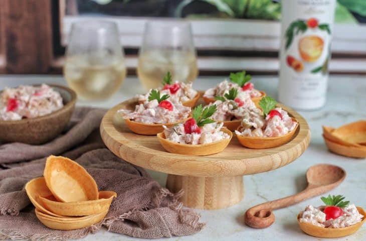 Salada tropical com frango defumado