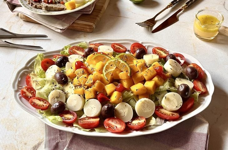 Salada tropical fácil e rápida