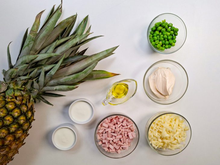 Ingredientes reunidos na bancada.