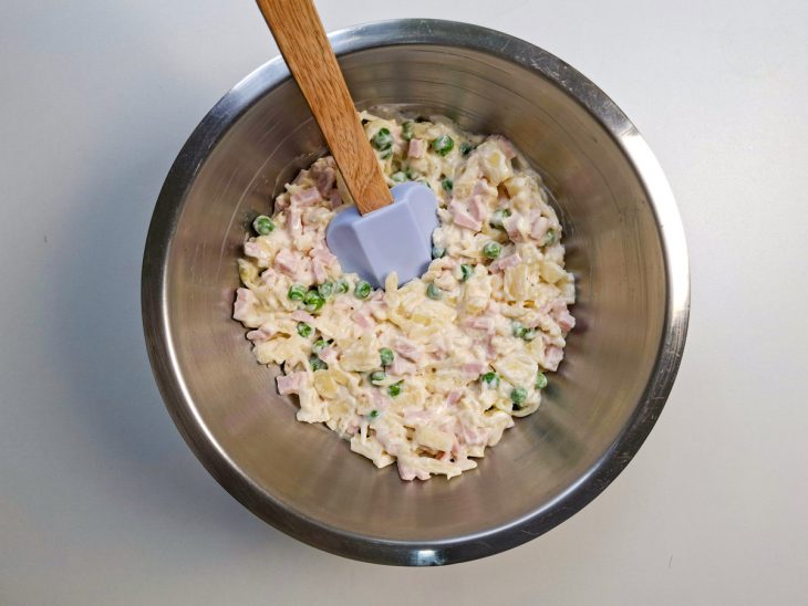 Iogurte natural, o creme de leite, a maionese e o azeite.