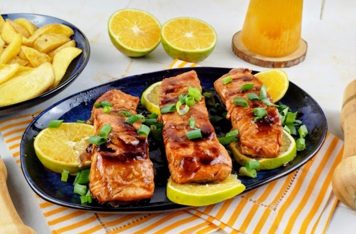 Salmão ao molho de laranja com shoyu e mel