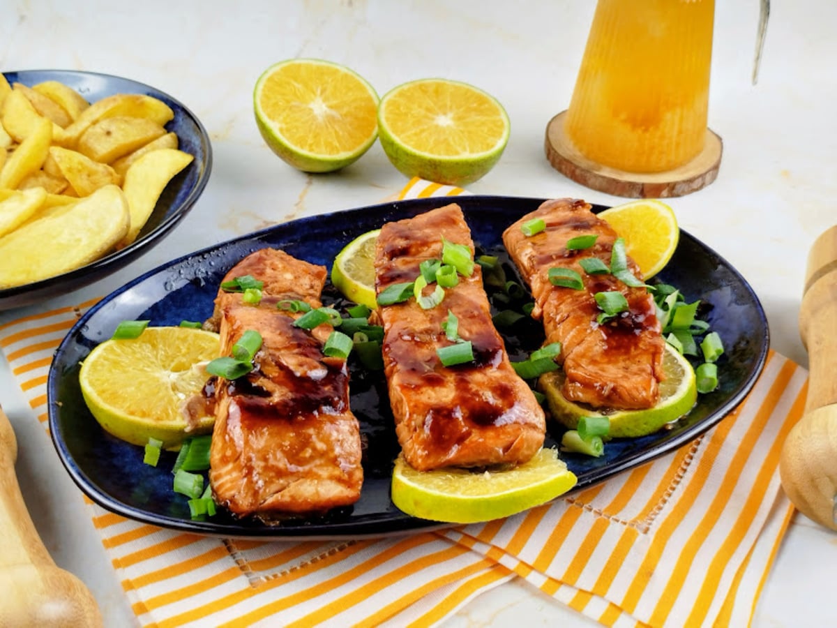 Salmão ao molho de laranja com shoyu e mel