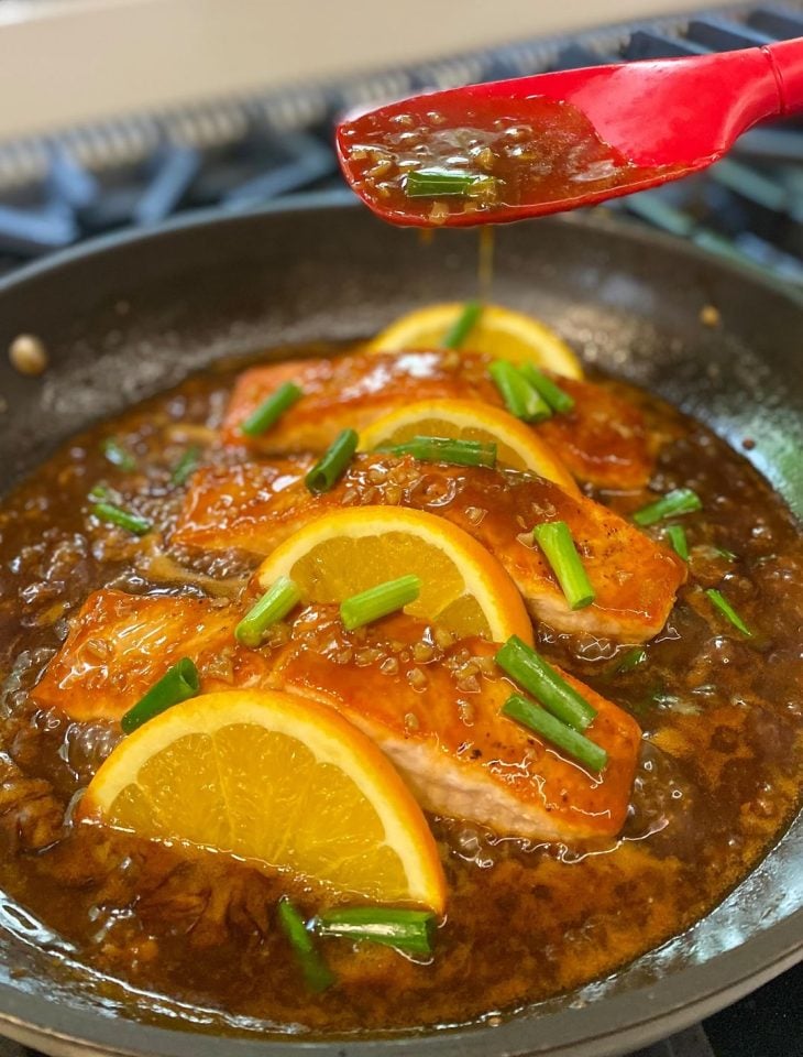 Salmão ao molho de laranja com shoyu e mel