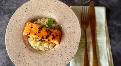 Salmão ao molho de maracujá com arroz de coco