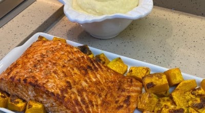 Salmão assado com cabotiá