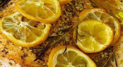 Salmão assado com limão