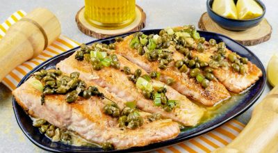 Salmão com alcaparras