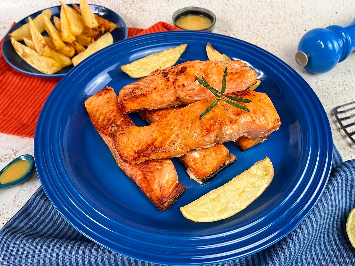 Salmão com batata na airfryer