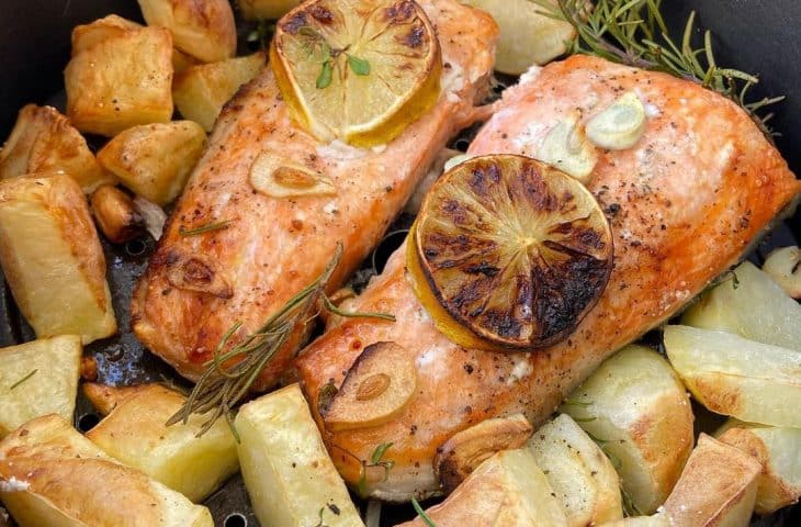 Salmão com batata na airfryer