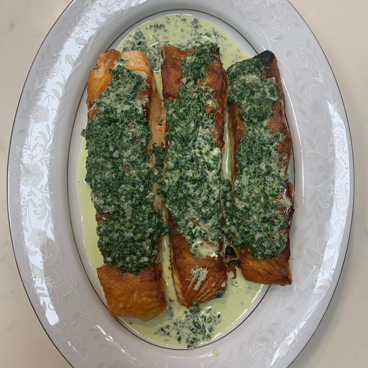 Salmão com creme de espinafre