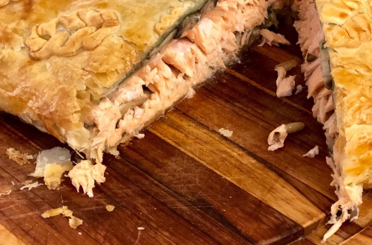 Salmão com crosta folhada