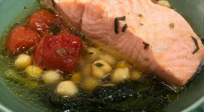 Salmão com grão-de-bico em acqua pozza