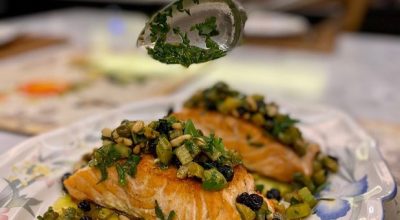 Salmão com molho de pinolis