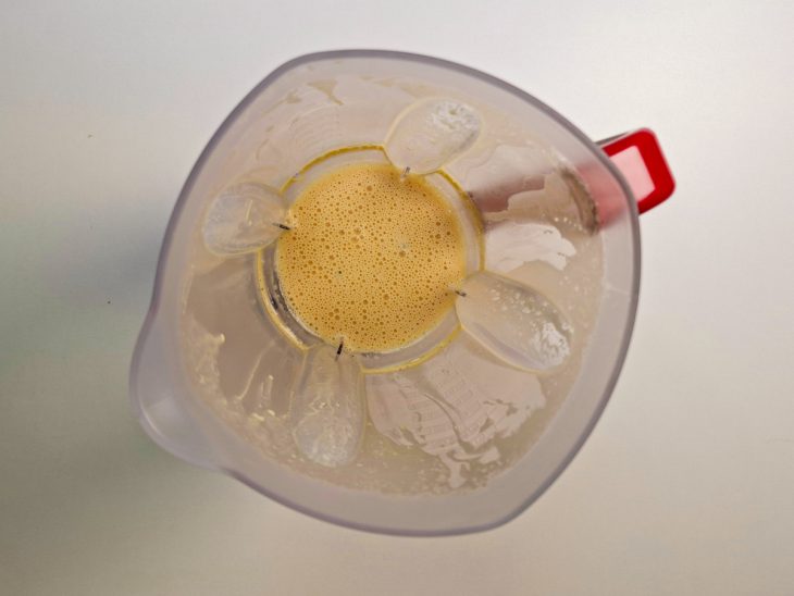 Ingredientes da maionese no liquidificador.