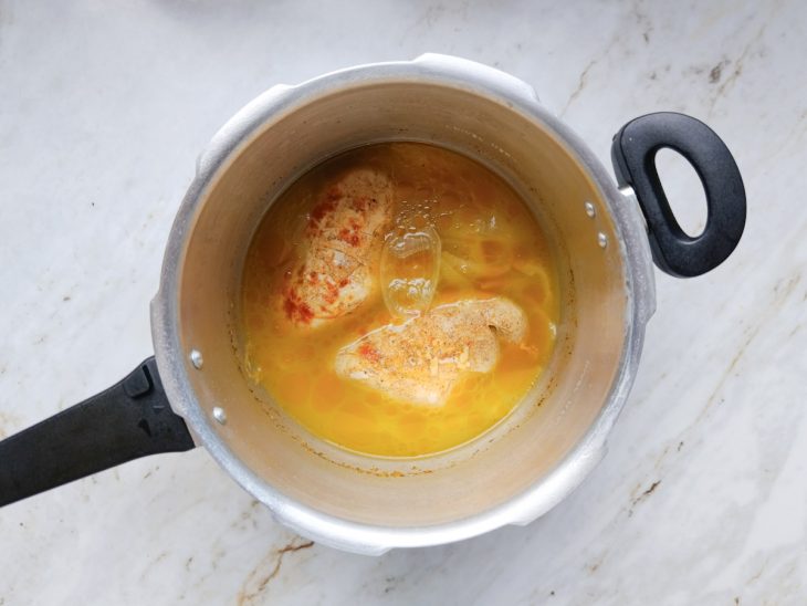 Panela aberta após o tempo de cozimento.