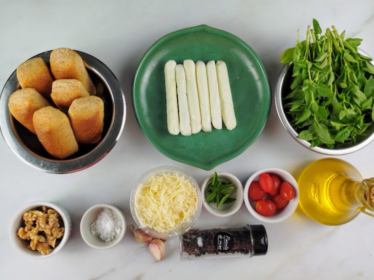 Uma bancada com os ingredientes.