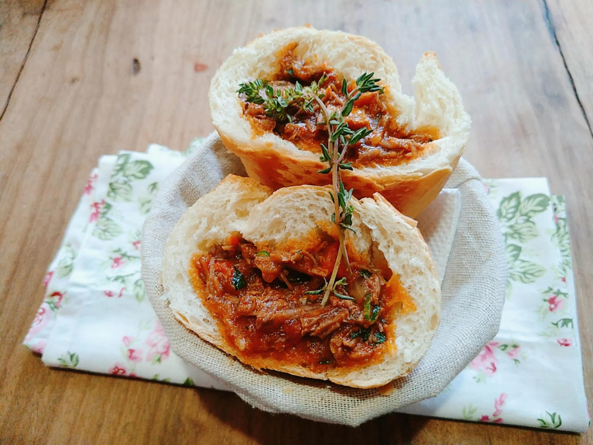Sanduíche de carne louca