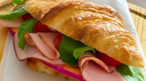 Sanduíche de croissant