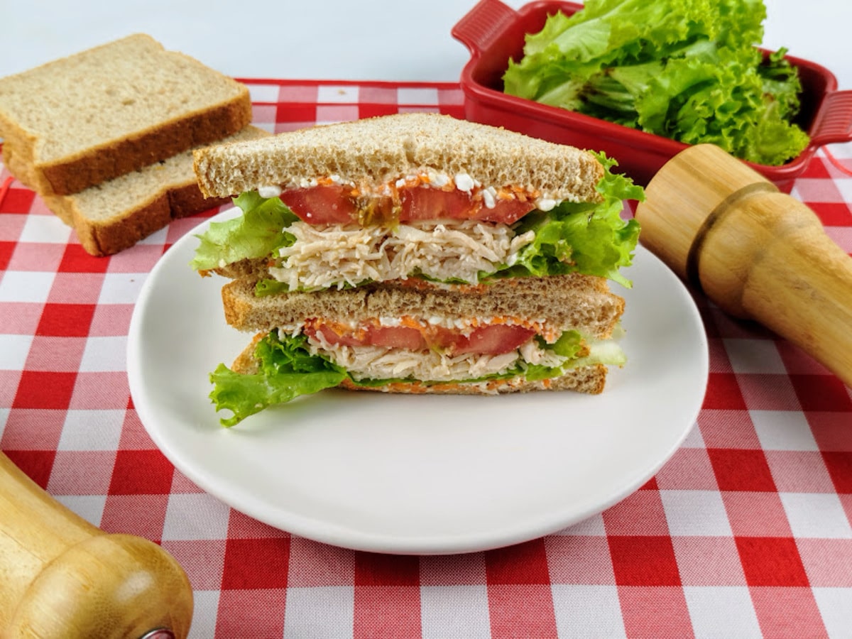 Sanduíche de frango e cottage