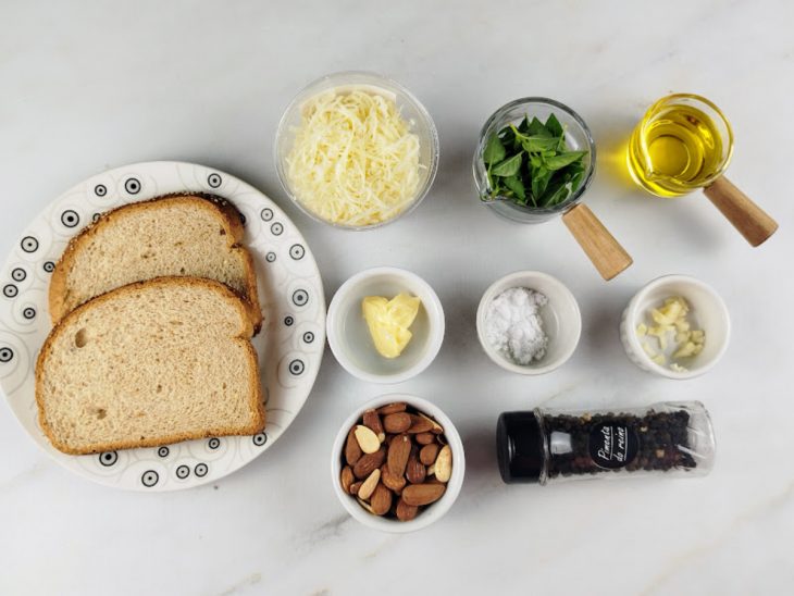 Uma bancada com os ingredientes da receita.