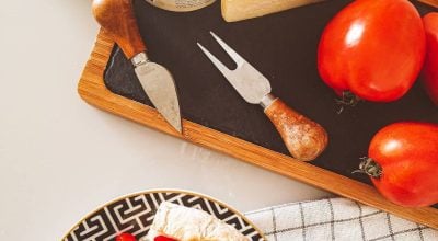 Sanduíche de queijo quente com tomate