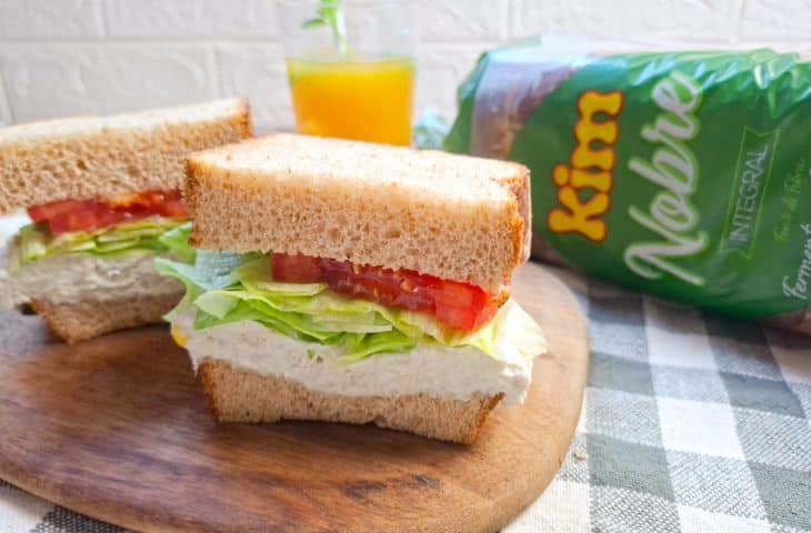 Sanduíche natural de frango com creme de ricota