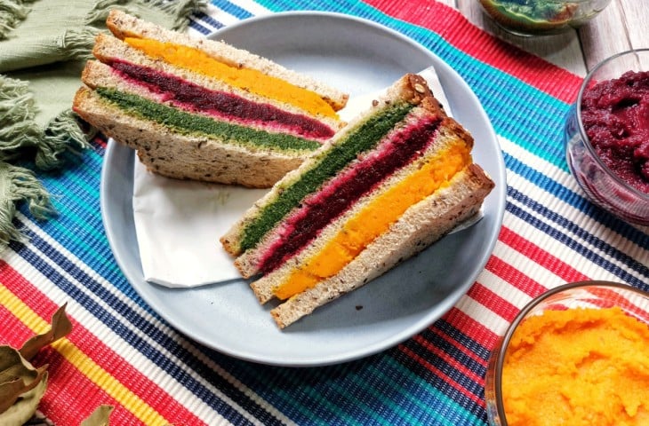 Sanduíche vegano colorido