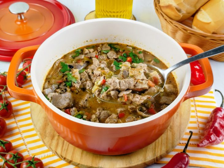 Sarapatel de porco servido.