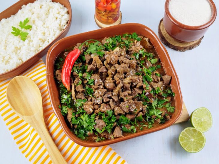 Sarapatel simples pronto para consumo.