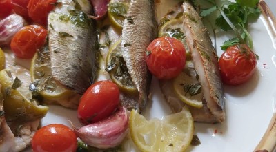 Sardinha ao forno com tomate e alho