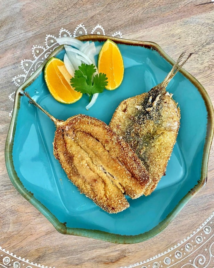 Sardinha frita com farinha de milho