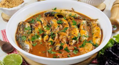 Sardinha na panela de pressão com molho de tomate