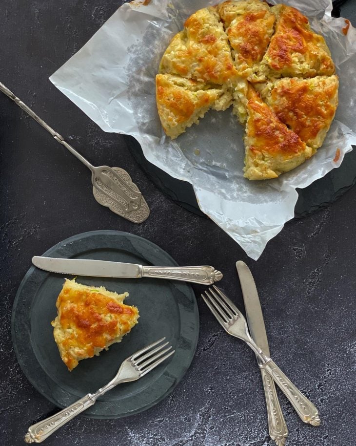 Scones de abobrinha com provolone
