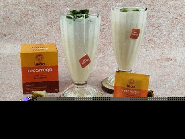 Shake de abacaxi com chá mate e guaraná finalizado.
