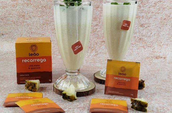 Shake de abacaxi com chá-mate e guaraná