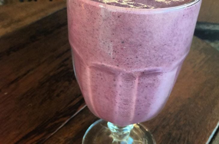 Shake proteico com frutas vermelhas