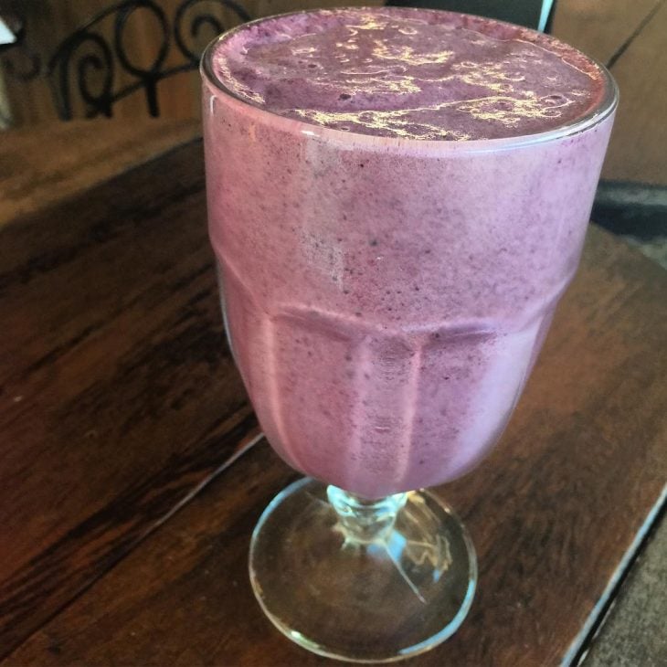 Shake proteico com frutas vermelhas