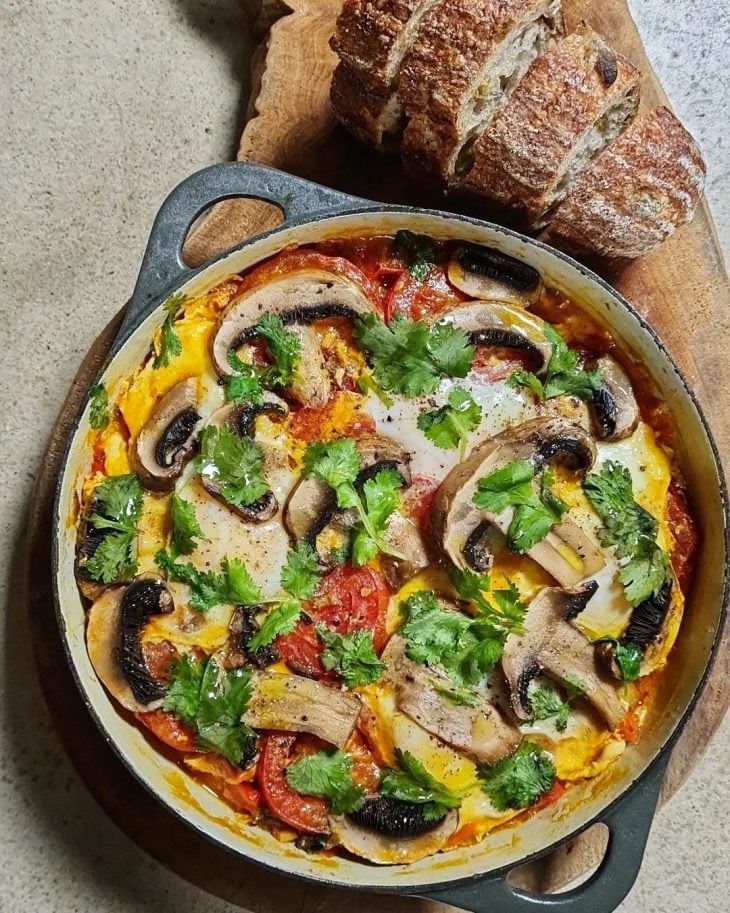 Shakshuka com cogumelos