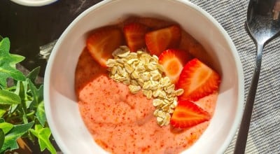 Smoothie bowl de morango e banana