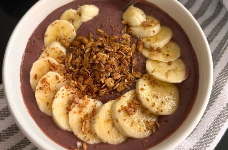 Smoothie de banana com açaí