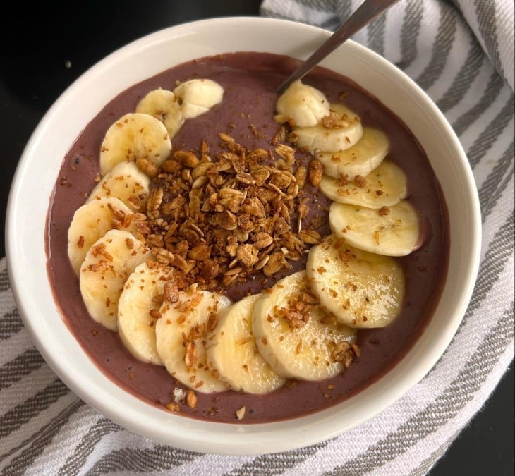 Smoothie de banana com açaí