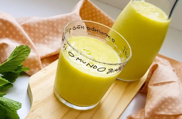 Smoothie de manga com hortelã